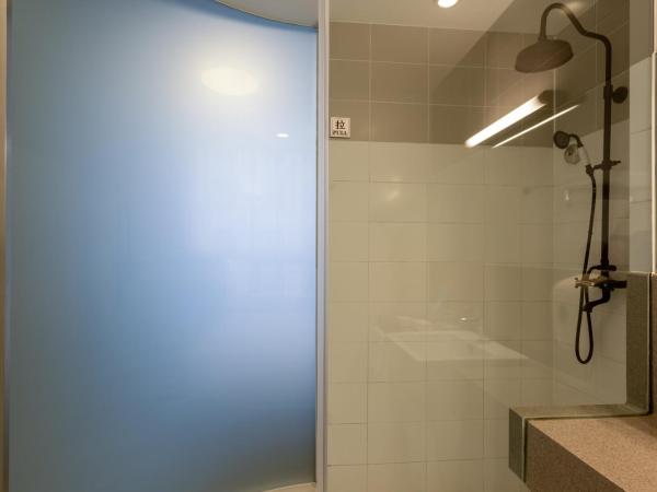 LeafIN Hotel Beijing Minzuyuan : photo 4 de la chambre chambre lits jumeaux avec vue