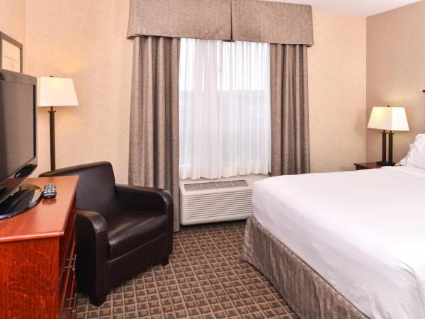 Holiday Inn Express Edmonton North, an IHG Hotel : photo 3 de la chambre suite avec 2 lits queen-size
