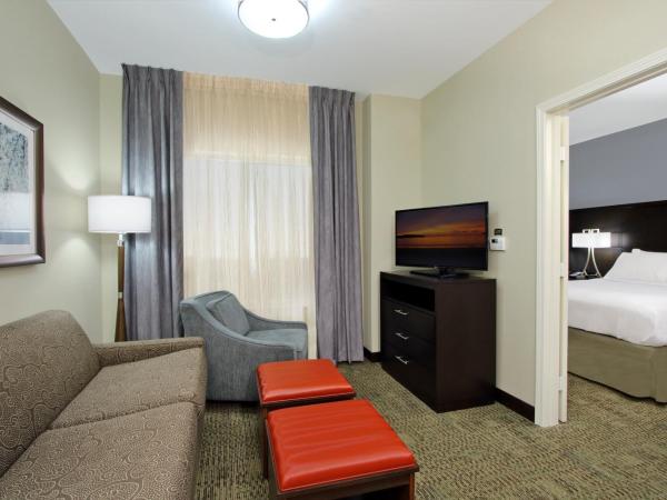 Staybridge Suites - Houston - Medical Center, an IHG Hotel : photo 10 de la chambre suite 2 chambres avec douche accessible en fauteuil roulant
