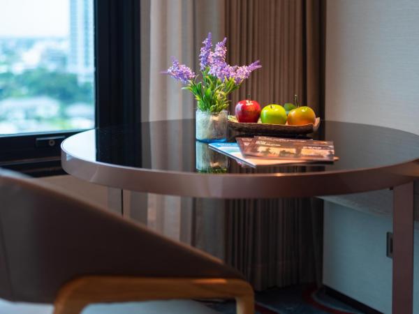 Hotel Nikko Bangkok : photo 4 de la chambre chambre lits jumeaux en angle premier