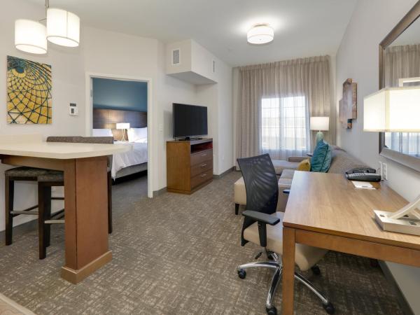 Staybridge Suites - Oklahoma City - Downtown, an IHG Hotel : photo 3 de la chambre suite 2 chambres avec 2 lits queen-size