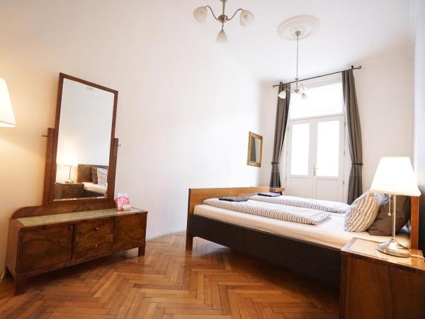 Jacob Brno : photo 2 de la chambre chambre double avec salle de bains commune