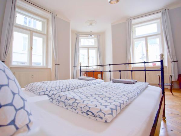 Jacob Brno : photo 2 de la chambre chambre double standard avec salle de bains commune