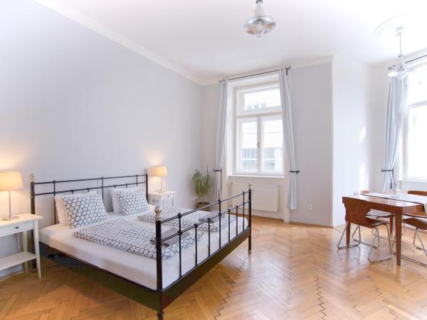 Jacob Brno : photo 3 de la chambre chambre double standard avec salle de bains commune