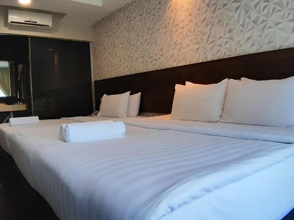 MIICO Hotel @ Mount Austin : photo 2 de la chambre family room with window (king+single)