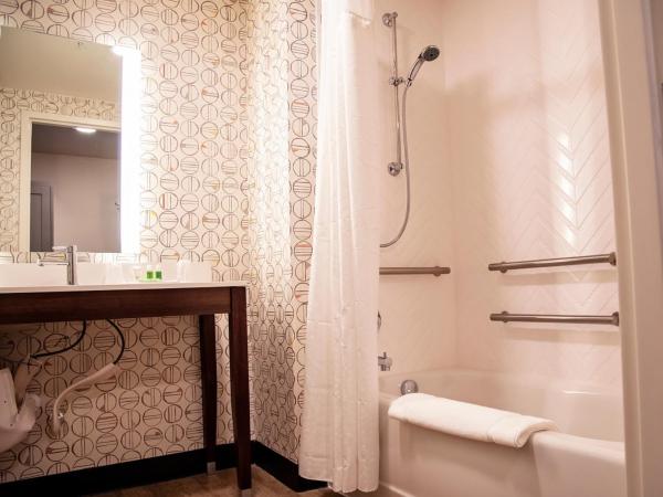 Holiday Inn & Suites - Savannah Airport - Pooler, an IHG Hotel : photo 6 de la chambre chambre lit king-size - accessible aux personnes à mobilité réduite / adapté aux malentendants