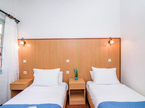 Alegria Pension : photo 2 de la chambre chambre lits jumeaux avec salle de bains privative