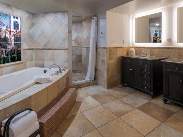 Holiday Inn and Suites Phoenix Airport North, an IHG Hotel : photo 1 de la chambre suite supérieure 