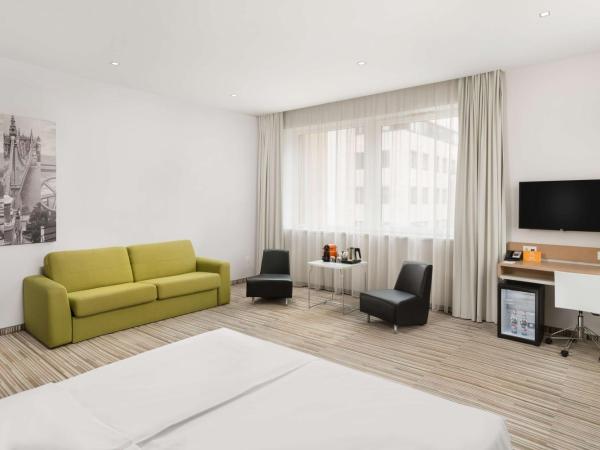 Park Inn By Radisson Budapest : photo 2 de la chambre suite familiale