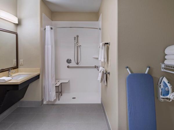 Staybridge Suites Austin Northwest, an IHG Hotel : photo 1 de la chambre suite 2 chambres avec douche accessible en fauteuil roulant - adaptée aux personnes à mobilité réduite