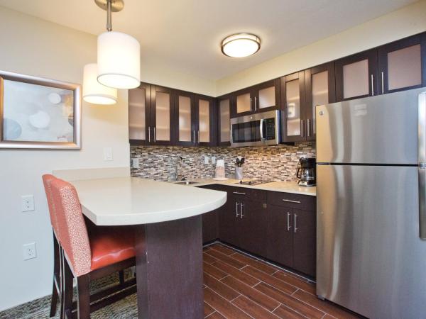Staybridge Suites Austin South Interstate Hwy 35, an IHG Hotel : photo 1 de la chambre suite lit king-size