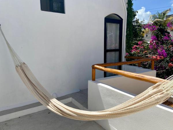 MIO Cancún Hotel Boutique : photo 2 de la chambre suite lit king-size avec balcon