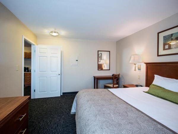 Candlewood Suites Indianapolis Northwest, an IHG Hotel : photo 3 de la chambre one-bedroom king suite with communications accessible roll-in shower