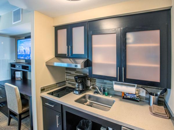 Staybridge Suites Denver Downtown, an IHG Hotel : photo 10 de la chambre studio lit king-size - baignoire accessible aux personnes à mobilité réduite/non-fumeurs