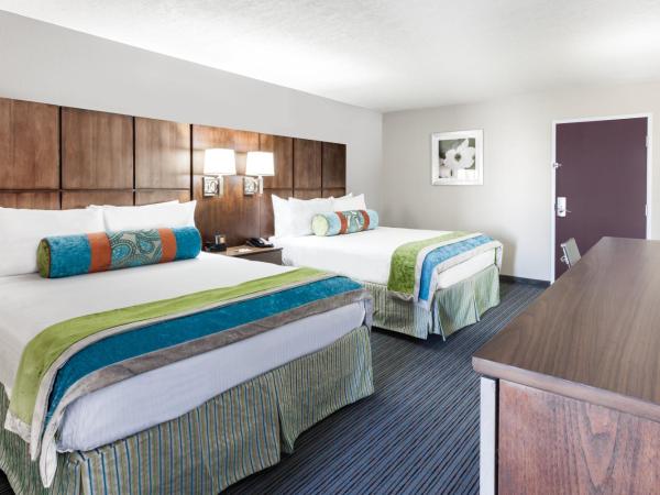 Holiday Inn Hotel & Suites Oklahoma City North, an IHG Hotel : photo 1 de la chambre chambre standard avec 2 lits queen-size