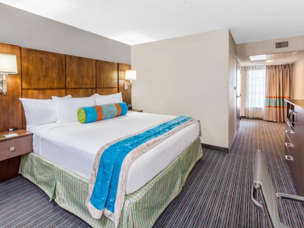 Holiday Inn Hotel & Suites Oklahoma City North, an IHG Hotel : photo 1 de la chambre chambre lit king-size standard