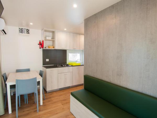 Club del Sole Jesolo Mare Family Camping Village : photo 9 de la chambre mobile home de luxe