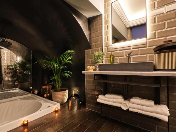 The Gyle : photo 3 de la chambre hébergement lit king-size de caractère avec salle de bains voûtée