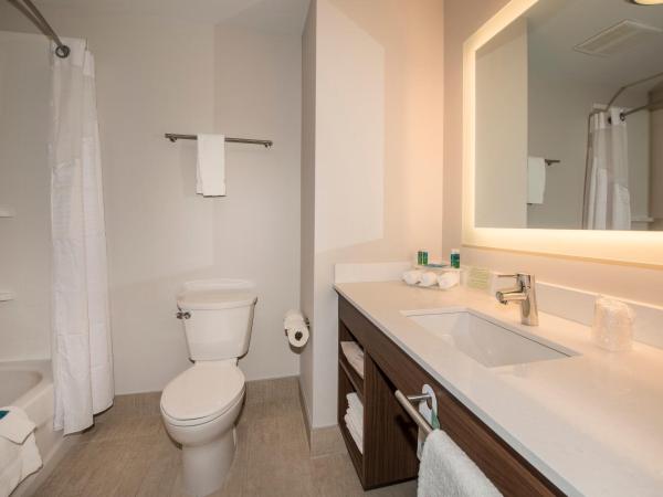 Holiday Inn Express & Suites Victoria-Colwood, an IHG Hotel : photo 2 de la chambre chambre standard