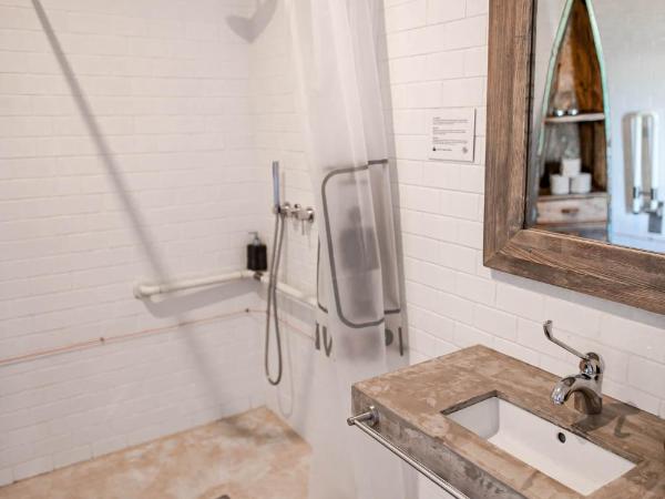 Surfers Lodge Peniche : photo 3 de la chambre chambre double - accessible aux personnes à mobilité réduite