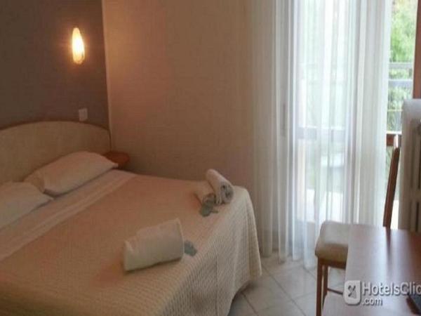 Hotel Prestige : photo 4 de la chambre chambre double avec balcon - vue sur jardin