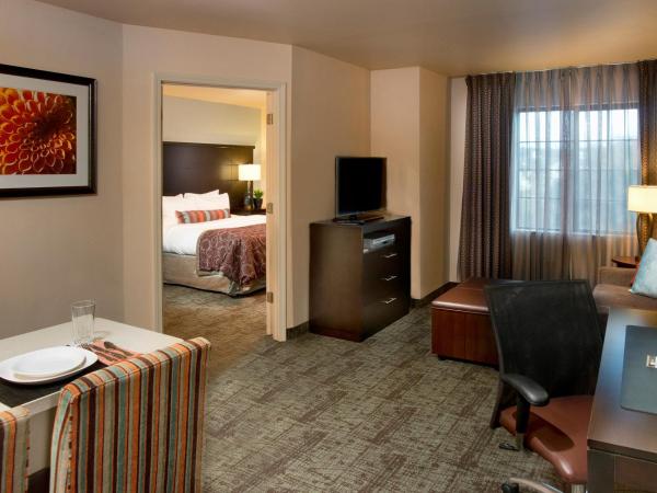 Staybridge Suites Myrtle Beach-Fantasy Harbour, an IHG Hotel : photo 2 de la chambre suite 1 chambre lit king-size