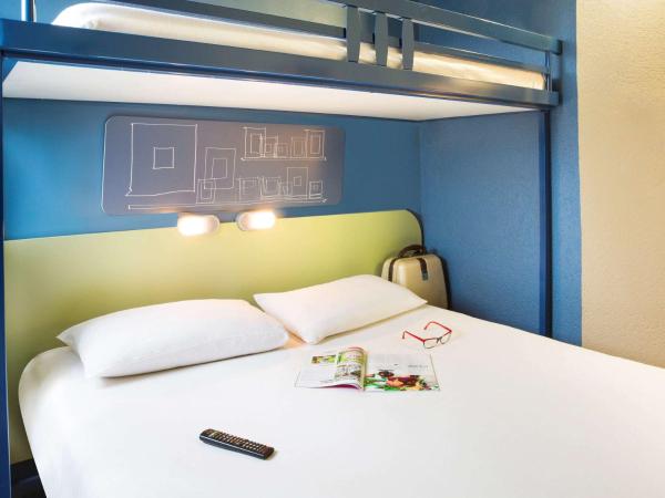 ibis budget Thonon Les Bains : photo 1 de la chambre chambre triple avec 1 lit double et 1 lit superpos