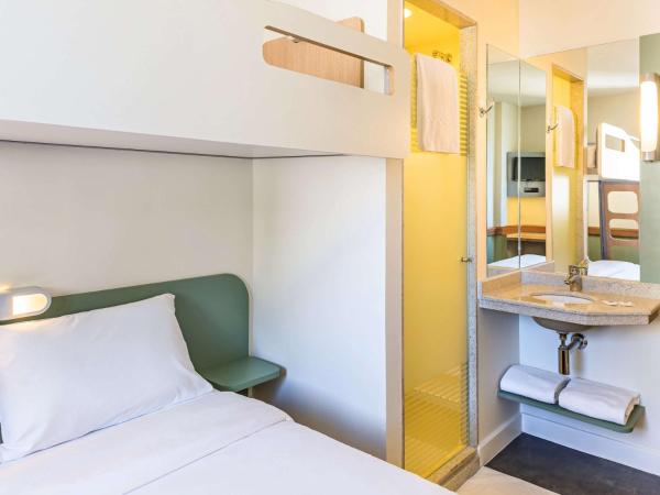 ibis budget RJ Praia de Botafogo : photo 4 de la chambre chambre double standard avec lits superposés