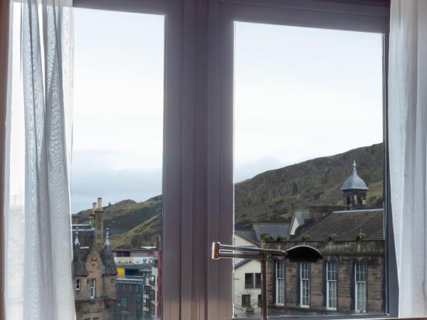 Holiday Inn Express Edinburgh - Royal Mile, an IHG Hotel : photo 1 de la chambre chambre attribuée à l'arrivée
