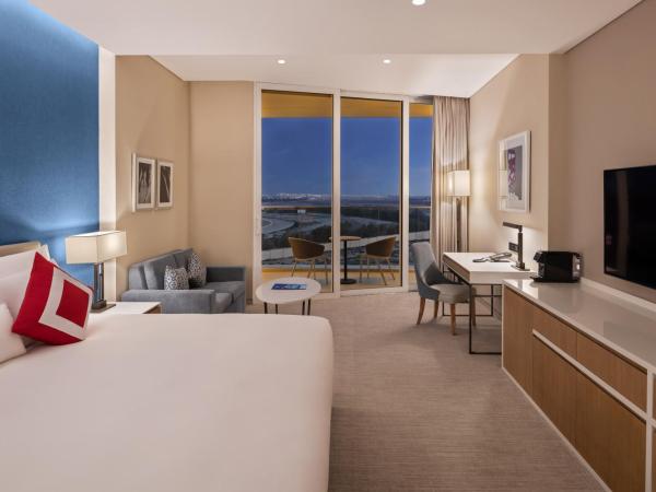 JA The Resort - JA Lake View Hotel, Dubai : photo 1 de la chambre chambre lit king-size de luxe