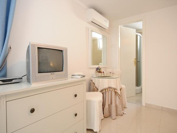 Villa Triana-Adults Only : photo 3 de la chambre chambre double