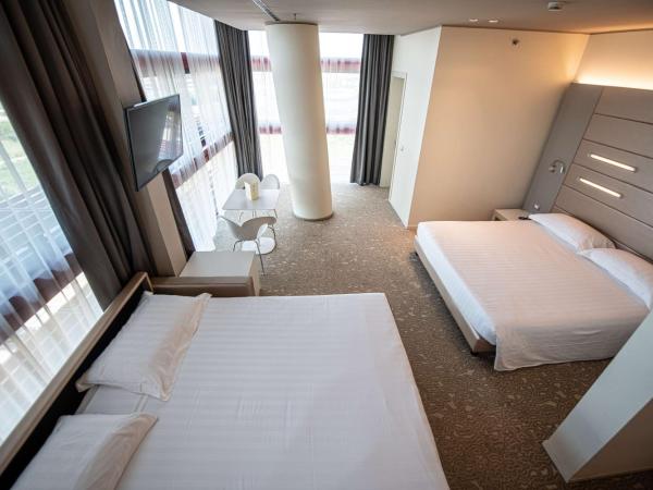 Best Western Plus Net Tower Hotel Padova : photo 7 de la chambre chambre lit queen-size confort avec lit d'appoint simple