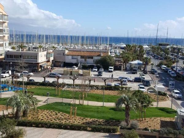 Hyères Parc- Vue mer Méditterannée : photo 4 de la chambre appartement - vue sur mer