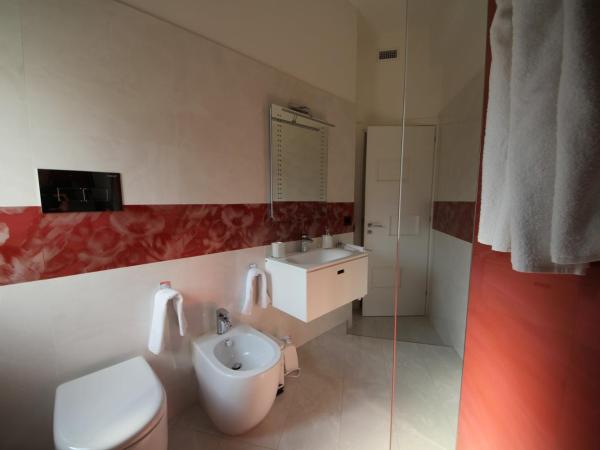 B&B Stefani : photo 4 de la chambre chambre double avec salle de bains privative
