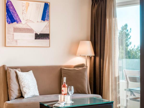 Somewhere Vouliagmeni : photo 4 de la chambre suite deluxe - vue partielle sur mer
