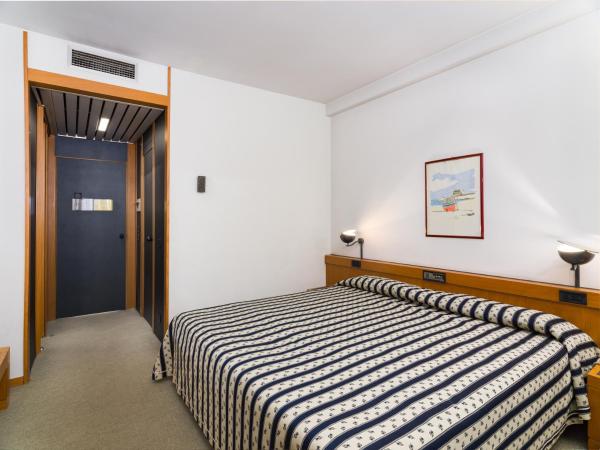Grand Hotel Tiziano E Dei Congressi : photo 2 de la chambre chambre double ou lits jumeaux classique