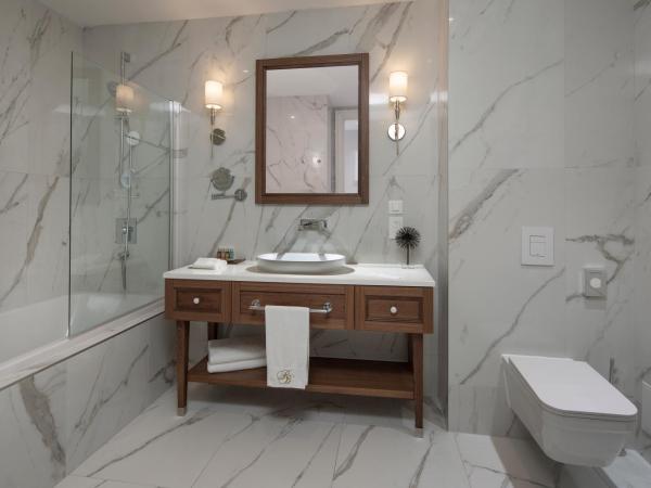 Royal Blue Hotel : photo 6 de la chambre chambre deluxe avec balcon