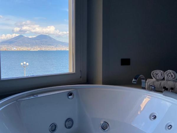Relais sul Mare Boutique Hotel : photo 5 de la chambre suite supérieure avec bain à remous - vue sur mer