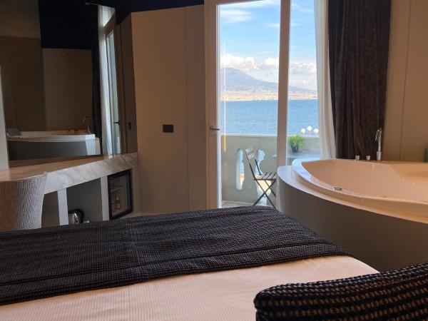 Relais sul Mare Boutique Hotel : photo 7 de la chambre suite avec jacuzzi - vue sur mer