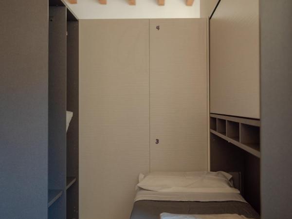 LUOGO COMUNE Ostello : photo 8 de la chambre dortoir mixte de 6 lits