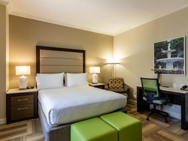 Holiday Inn Express Savannah - Historic District, an IHG Hotel : photo 4 de la chambre chambre lit queen-size 
