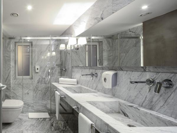 The Gate 30 Suites Ataşehir : photo 2 de la chambre chambre lits jumeaux spacieuse