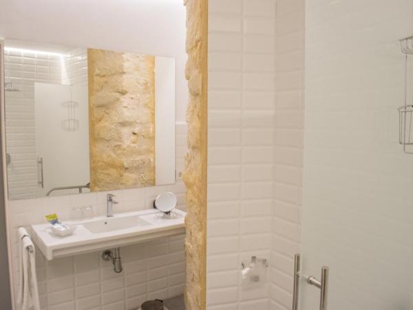 Les Monges Palace Boutique : photo 8 de la chambre chambre triple - accessible aux personnes à mobilité réduite