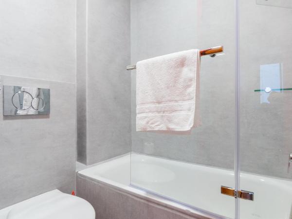 Ok Hostel Madrid : photo 3 de la chambre chambre familiale avec salle de bains privative