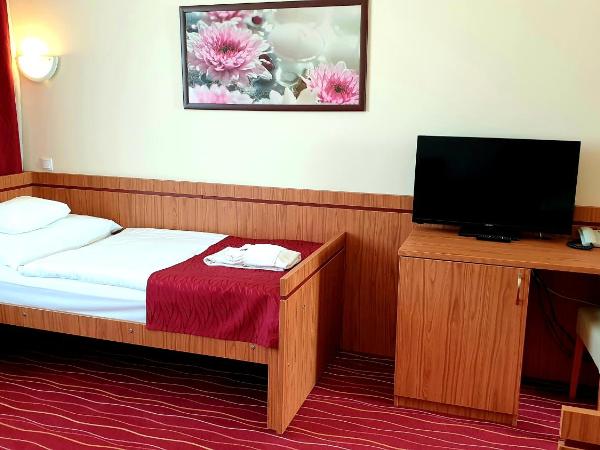 Diana Club Hotel : photo 2 de la chambre chambre triple standard avec 3 lits simples