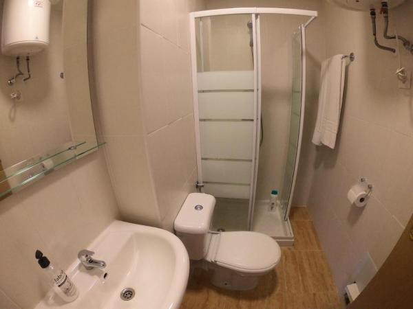 Hostal El Paraiso Playa Alicante : photo 2 de la chambre chambre triple