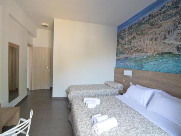 NEW Casa Corvaja : photo 5 de la chambre chambre triple avec balcon