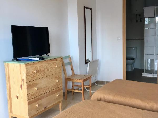 Hostal El Paraiso Playa Alicante : photo 1 de la chambre chambre lits jumeaux