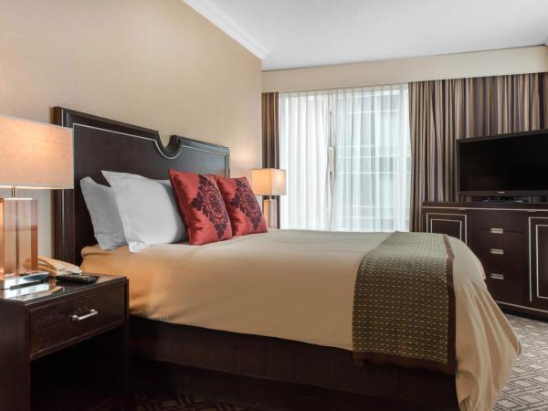 Omni Severin Hotel : photo 4 de la chambre suite lit king-size plaza pour personnes à mobilité réduite