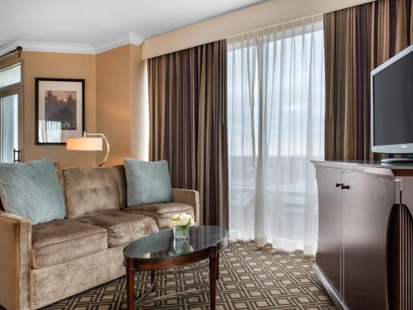 Omni Severin Hotel : photo 3 de la chambre suite lit king-size plaza pour personnes à mobilité réduite